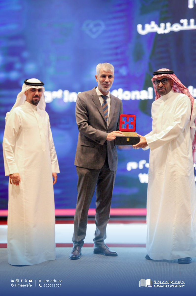 تكريم رئيس قسم التمريض بجامعة المعرفة في المؤتمر الدولي الثاني للتمريض