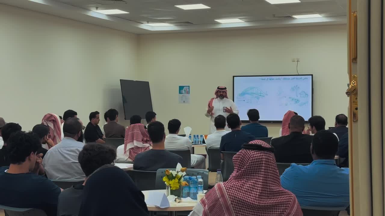 مشاهد من اللقاء الأول ضمن سلسلة لقاءات "حاضنة المعرفة"؛ حيث تتسع الأفكار، وتبنى الطموحات، وتتجدد فرص الابتكار وريادة الأعمال لدى ط...